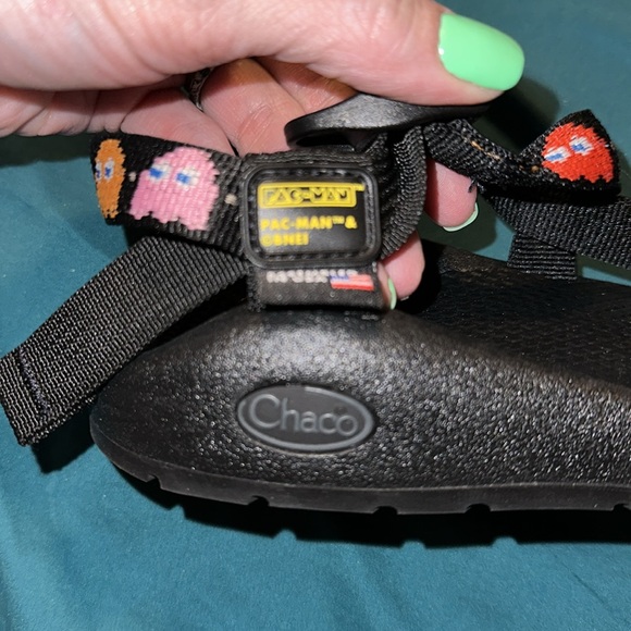 Limited edition Pac-Man chacos - Picture 3 of 4